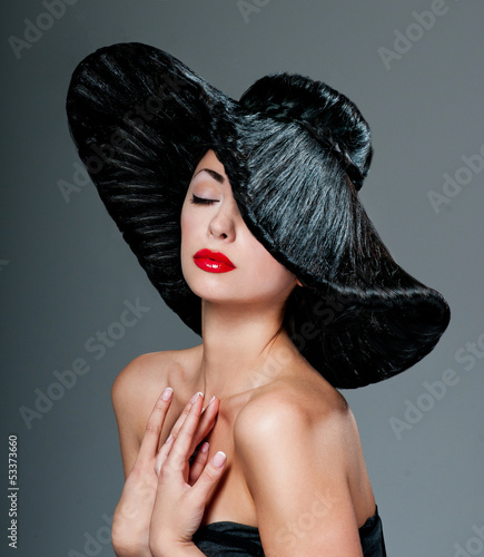 Obraz na plátně magnificent woman in a hat