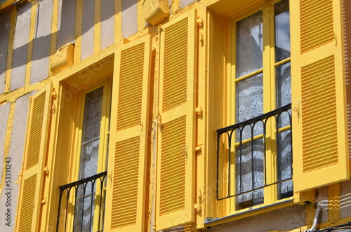 volet jaune