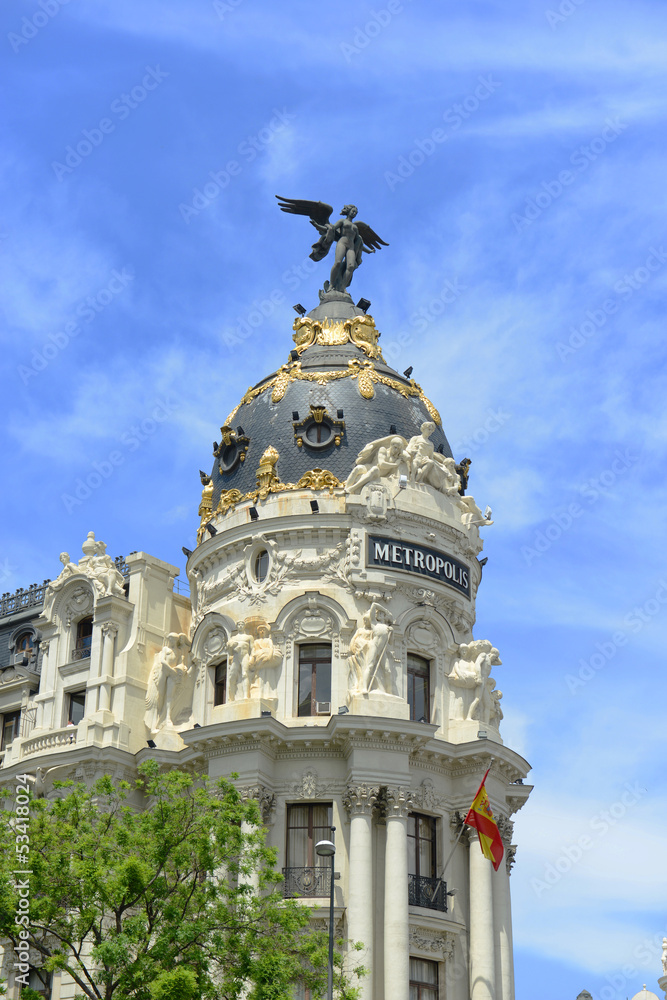 Obraz premium Metropolis Building in downtown Madrid, Spain