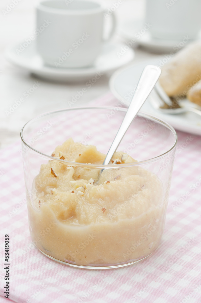 apple sauce with nuts