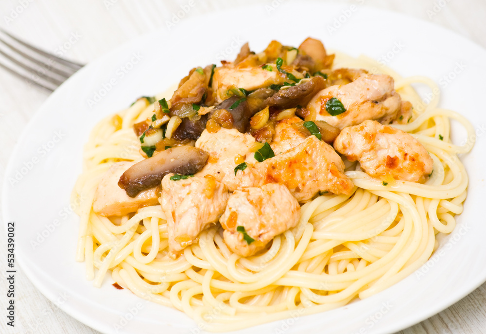 chicken breast and mushrooms with pasta