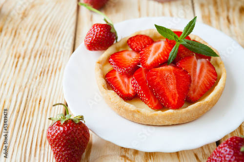 tartlet with fresh berries