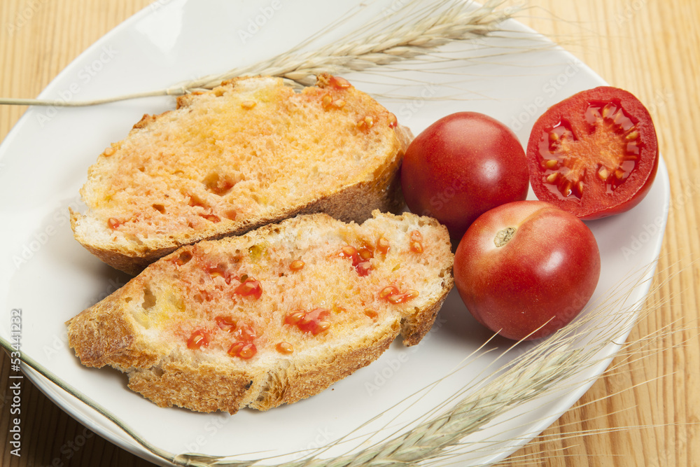 Tomatoe rubbed over bread