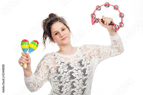 Foto Teenage girl with tambourine and maracas.