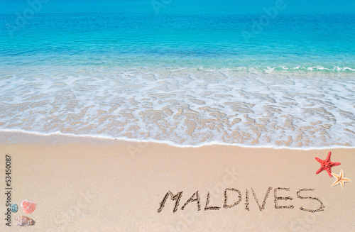 turquoise foreshore with "maldives" written on it © Gabriele Maltinti