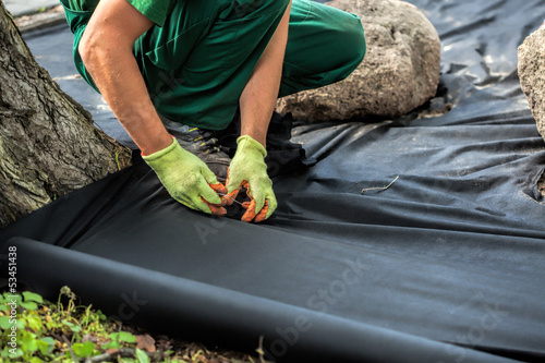 Fotografie Weed barrier sheet installation