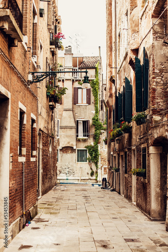Fototapeta Naklejka Na Ścianę i Meble -  Venetian street