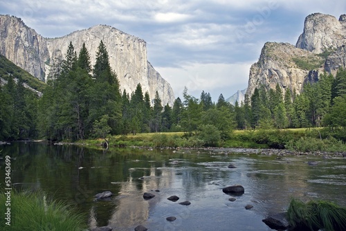 Fototapeta Naklejka Na Ścianę i Meble -  Merced River Yosemite