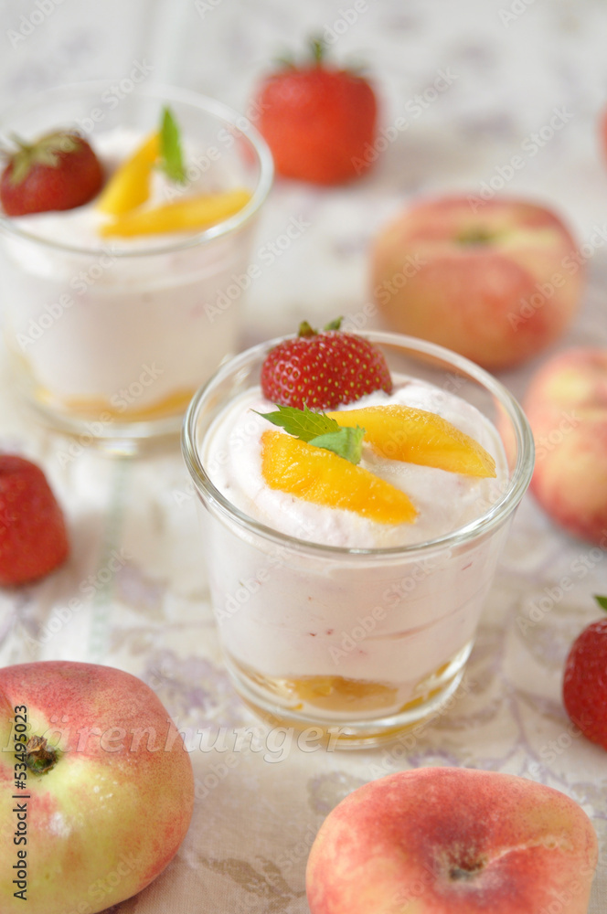 Erdbeer Pfirsich Dessert Creme Erdbeer Pfirsich Dessert Creme