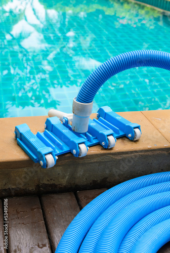 Pool vacuum cleaning flexible hose