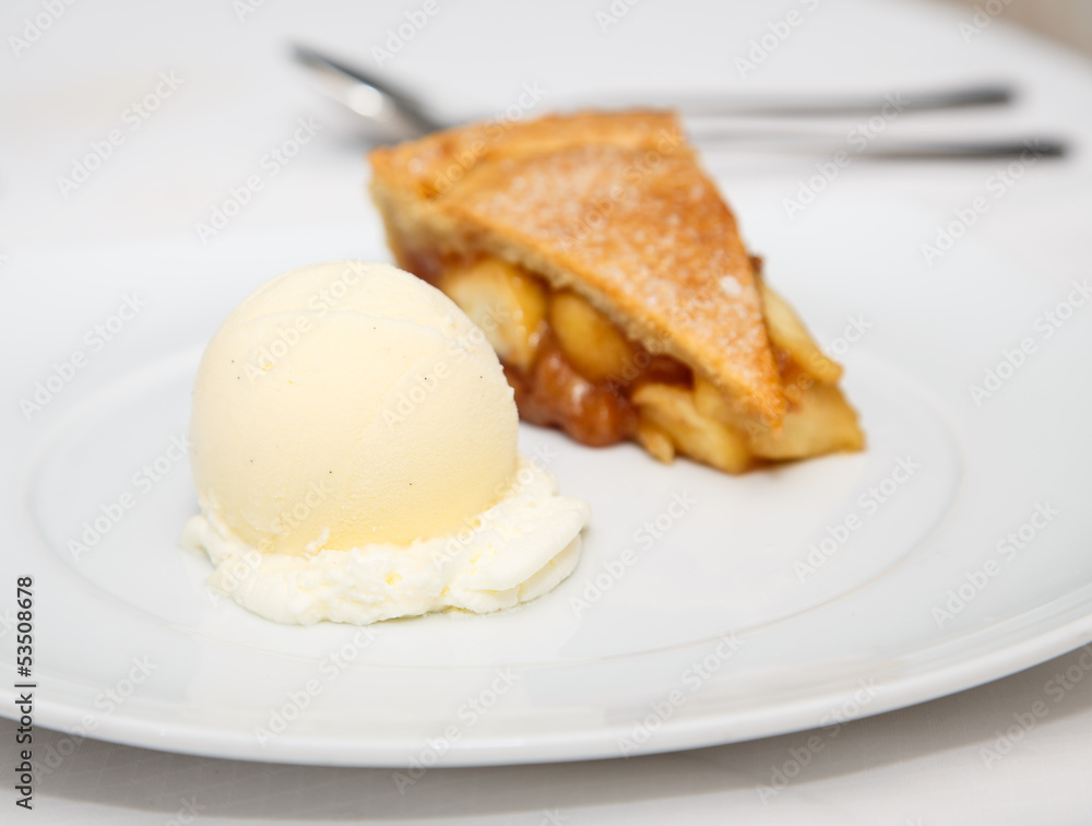 Vanilla Ice Cream with Apple Pie Vanilla Ice Cream with Apple Pie