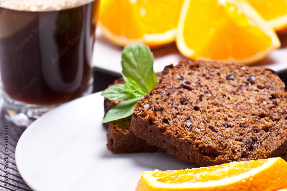 banana cake whith fresh banana and orange. home made cake. banana cake whith fresh banana and orange. home made cake.
