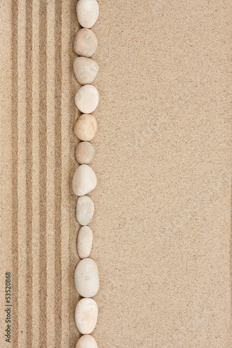Canvas Print Stripe of white stones lying on the sand