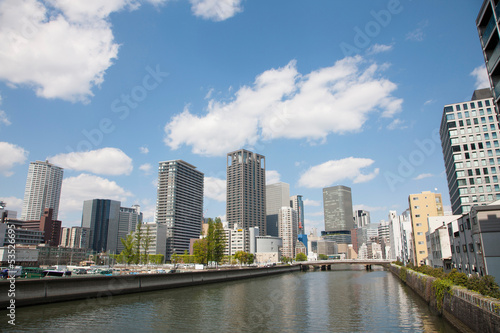 土佐堀川より望む大阪のビル群 © sakura