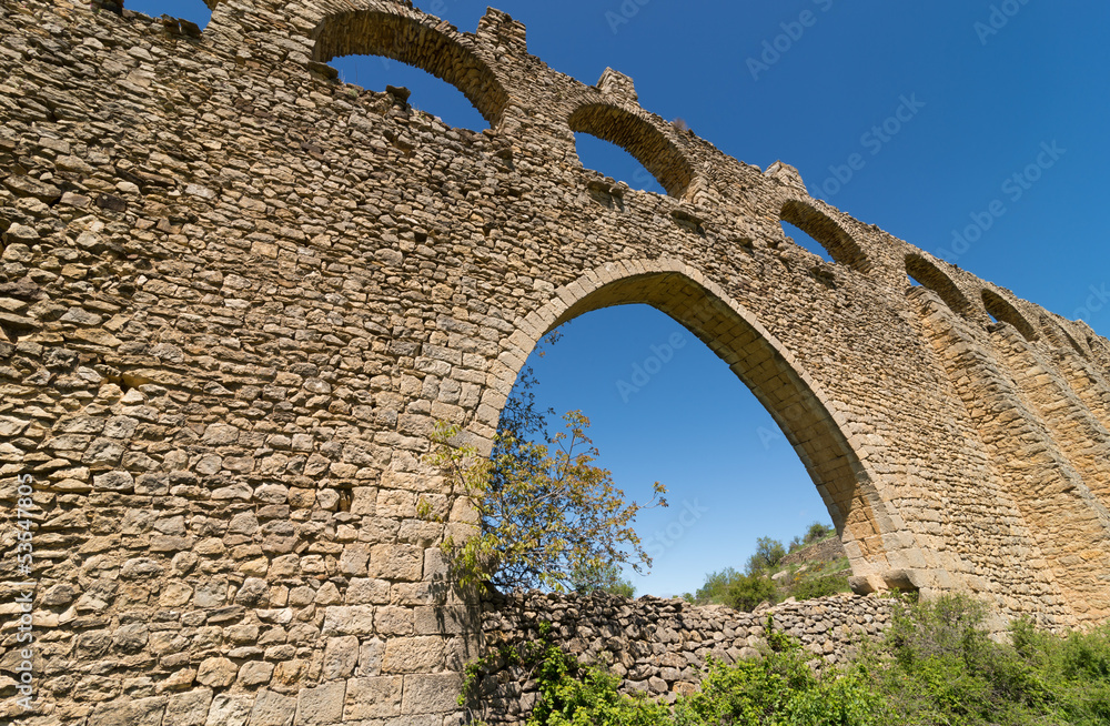 Aqueduct arch