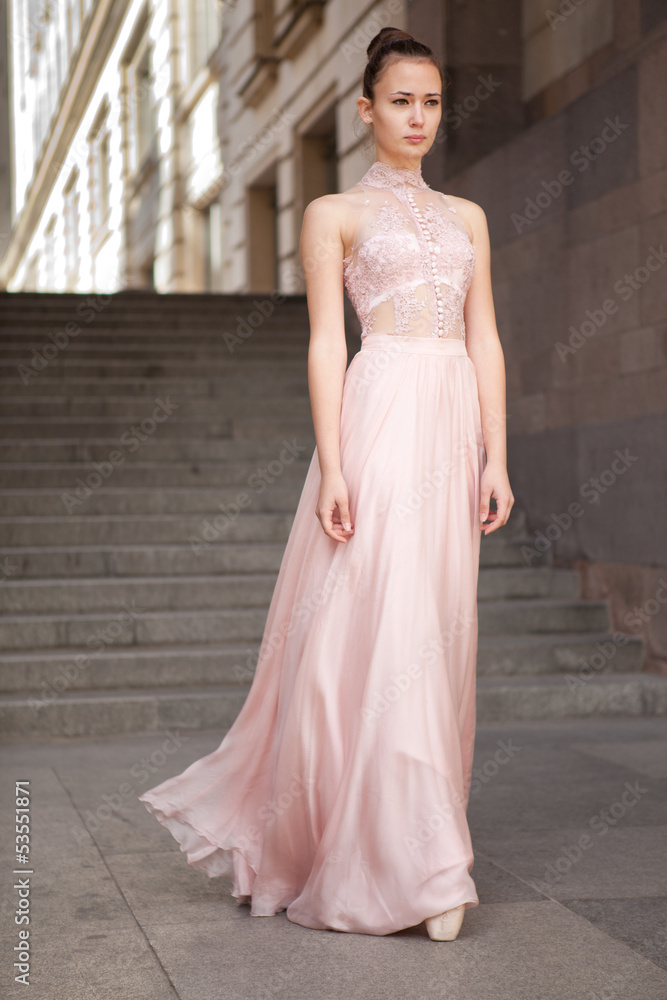 Obraz premium Young beautiful ballerina posing outdoor