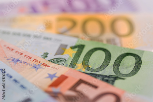 Viele verschiedene Euro-Geldscheine