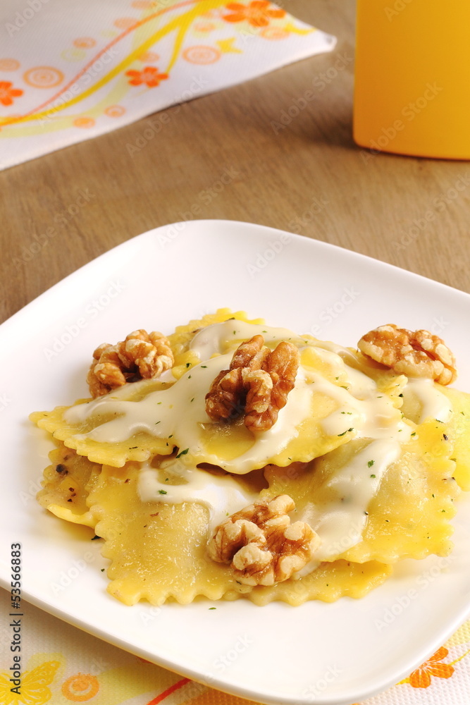 Ravioli with cheese sauce and walnuts