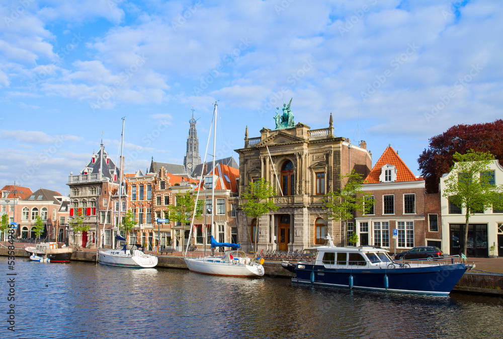 Obraz premium houses over canal in old Haarlem, Holland
