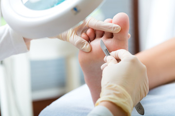 Handdoek met foto Pedicure Pedicurebehandeling in podologiestudio  © Kzenon
