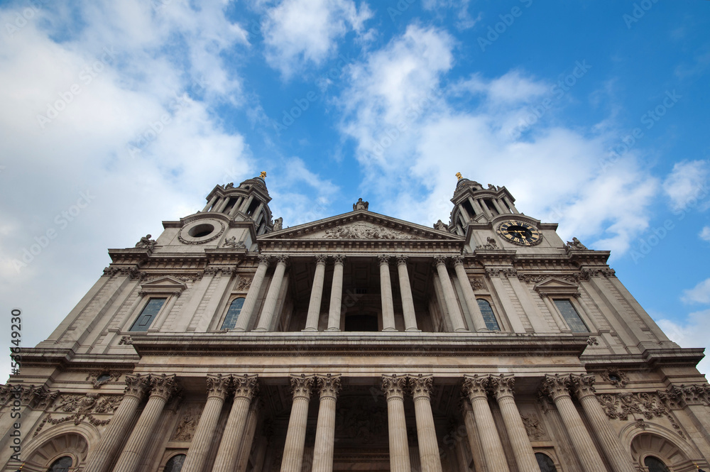 Fototapeta premium St Paul's Cathedral in London, against a cloudy blue sky.