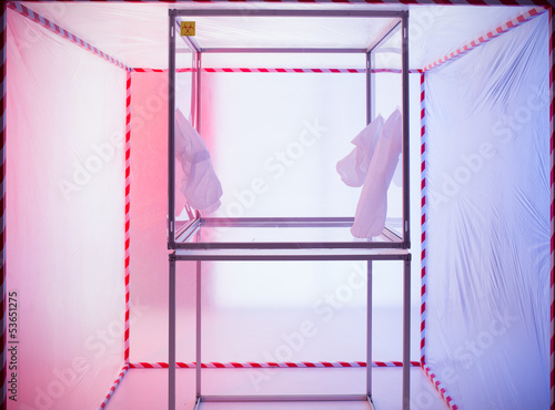 Fotografi sterile chamber in containment tent