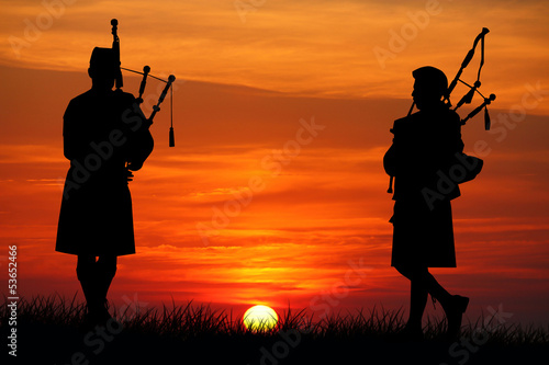 Photo pipers at sunset