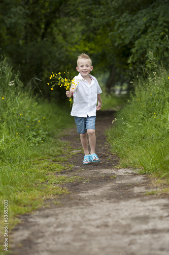 Mother's day : little boy with flowers , outdoors