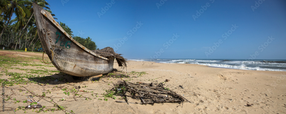 Wooden boat at the arabic sea