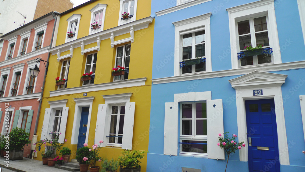 Obraz premium Allée de maisons colorées à Paris
