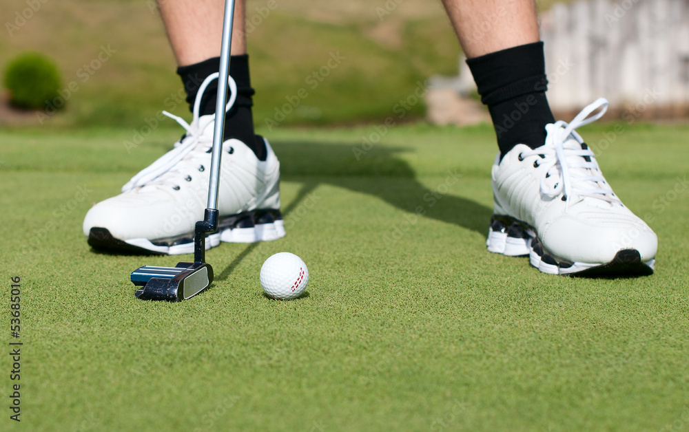 Obraz premium golf ball on green grass prepare for putting