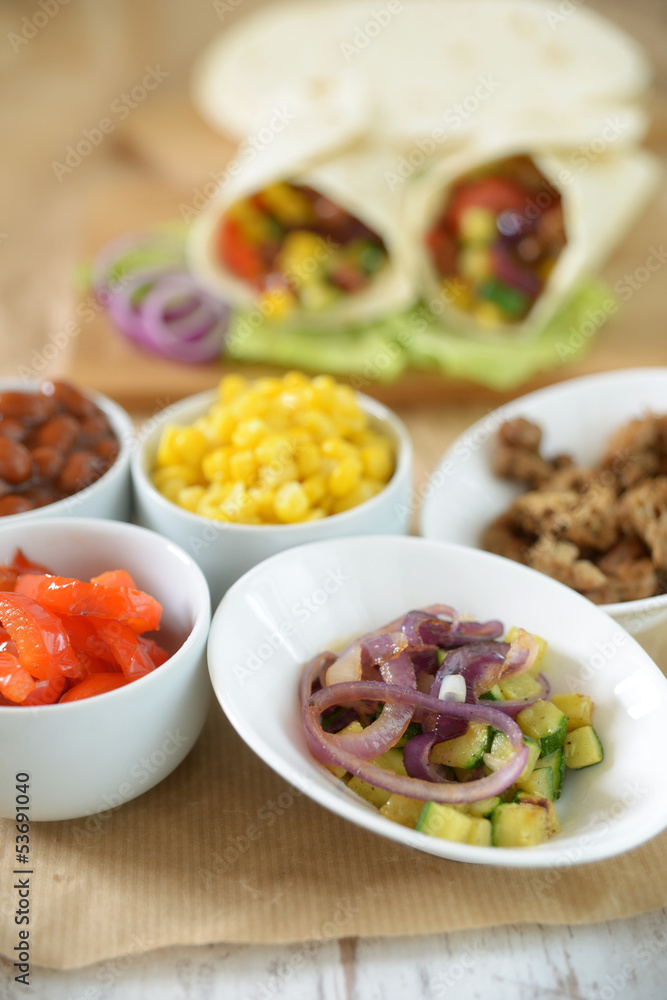 Fajitas mit Zutaten Fajitas mit Zutaten