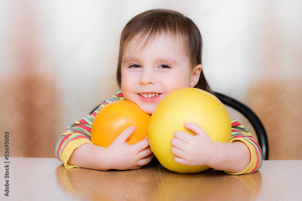 Fototapeta premium Happy Kid with pomelo