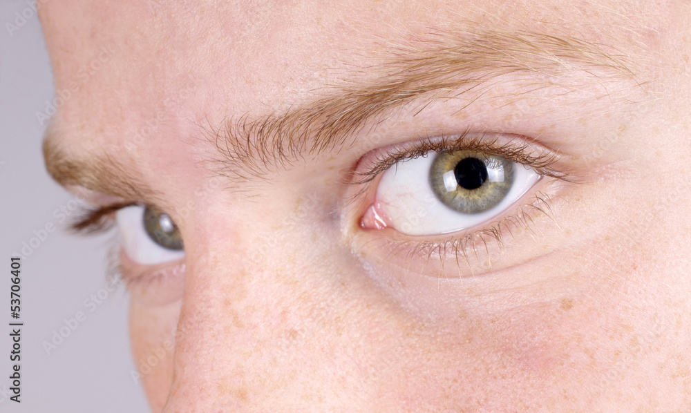 Naklejka premium Krytyczny wygląd