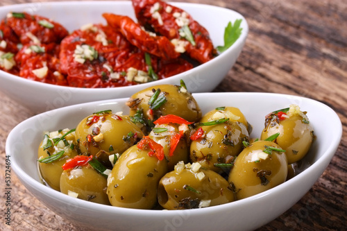 Antipasti - Oliven und getrocknete Tomaten