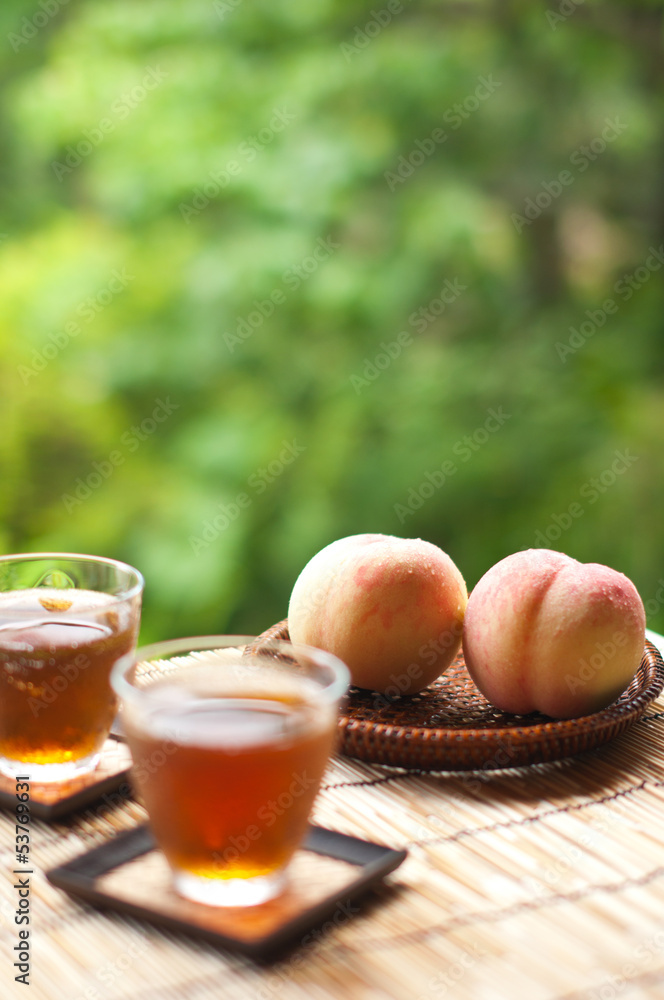 桃と麦茶 桃と麦茶