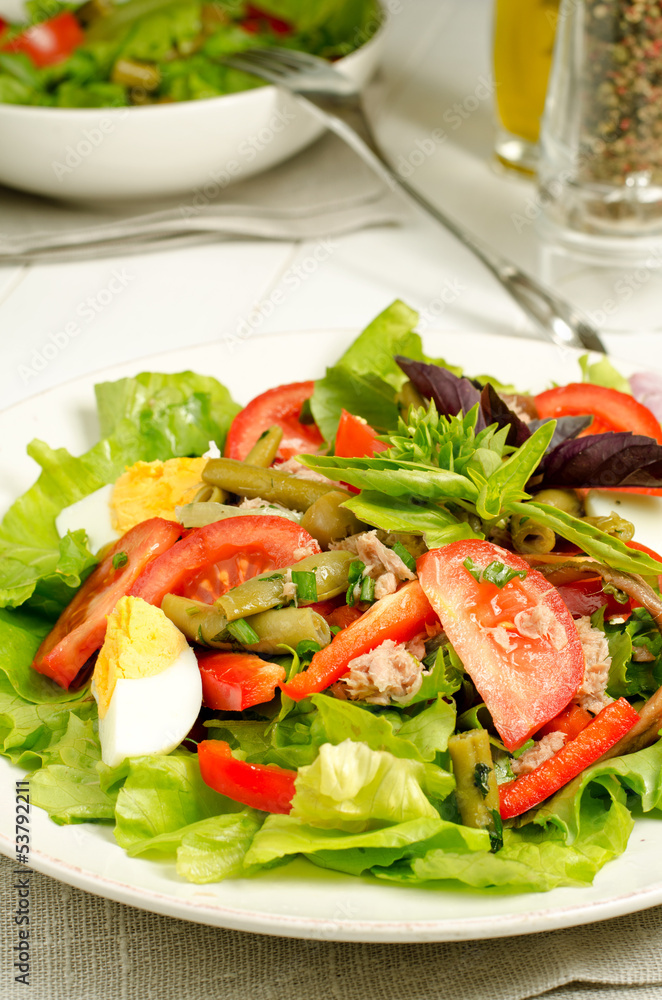 Salad with tomatoes, green beans, tuna, eggs and anchovies Salad with tomatoes, green beans, tuna, eggs and anchovies