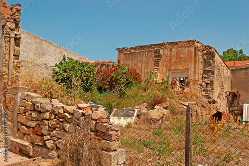 old building ruins photo