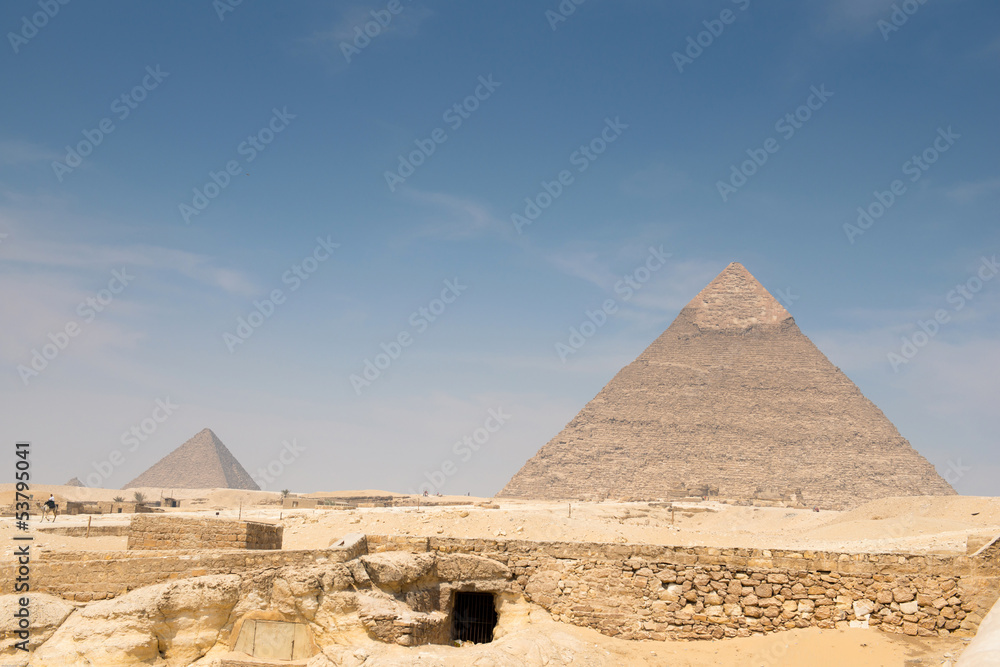 Pyramid of Khafre in Great pyramids omplex in Giza Pyramid of Khafre in Great pyramids omplex in Giza