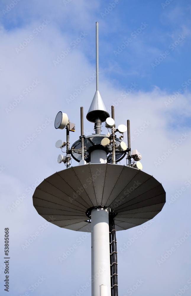 Obraz premium Wieża telekomunikacyjna
