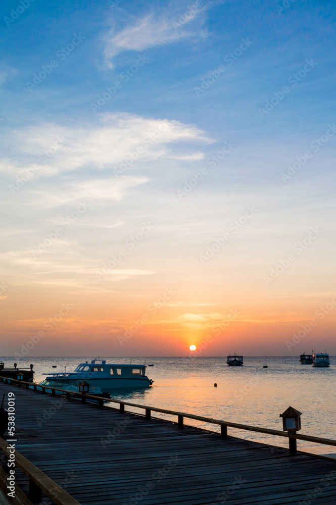 Obraz premium Jetty At Sunset