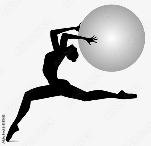 silhouette di ballerina che danza con sfera tra le mani