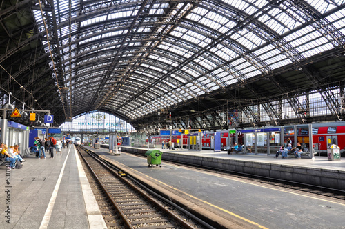 Estación de ferrocarril de Colonia, estaciones europeas