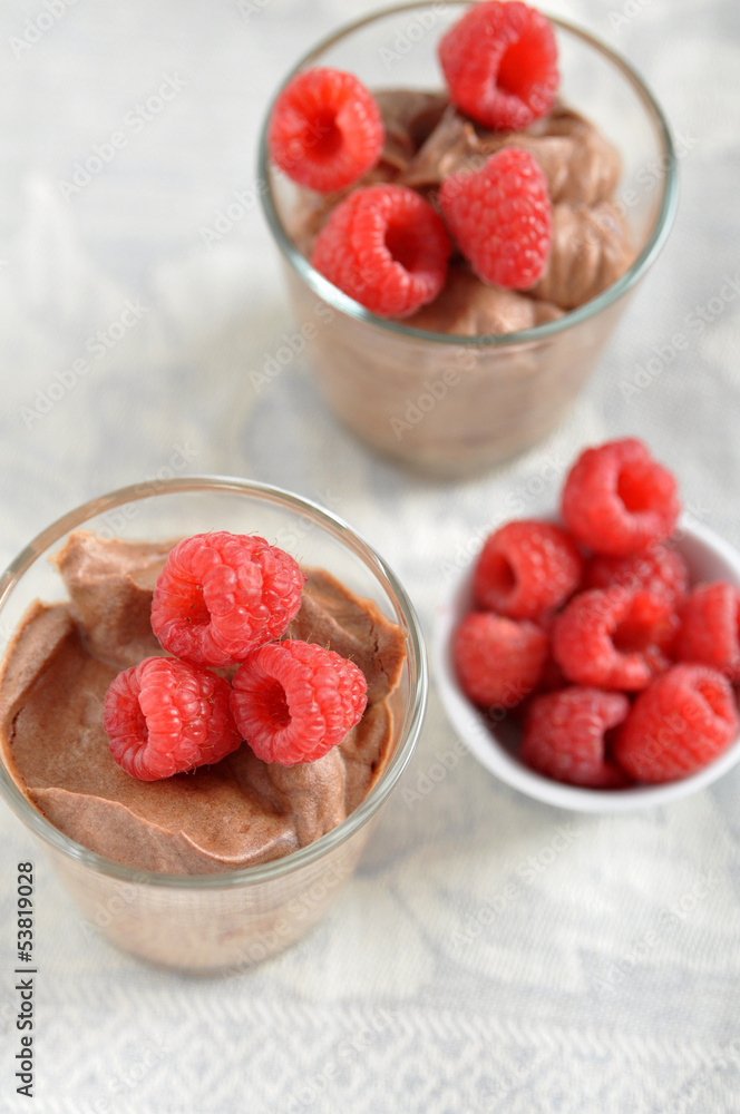 Mousse au chocolat mit Himbeeren Mousse au chocolat mit Himbeeren