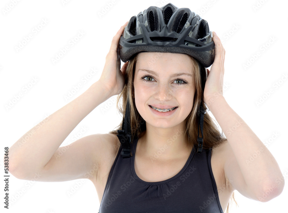 Teenager zieht Fahrradhelm auf Stock-Foto | Adobe Stock