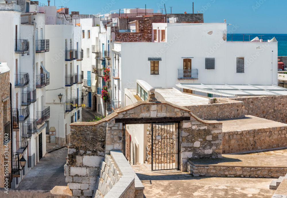 Obraz premium Houses in Peniscola castle, Spain