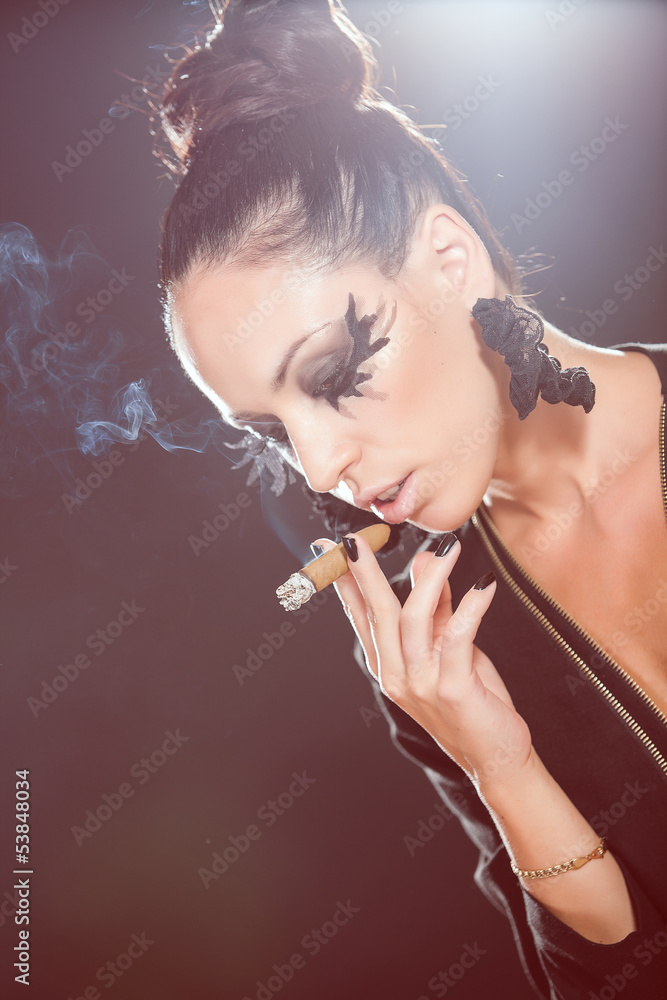 Obraz premium beautiful woman with Fashion Holiday Makeup