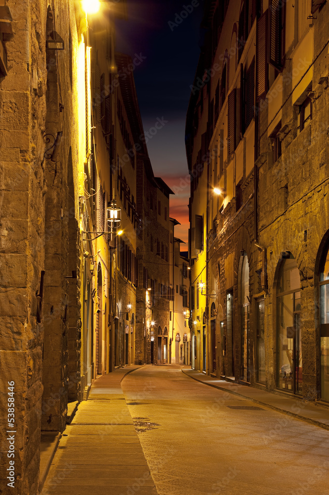 Ancient alley in Firenze at night