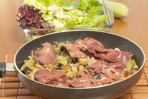 raw chicken liver with vegetables