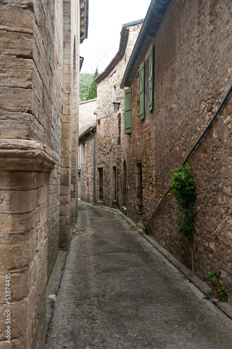 Ruelle village de Villemagne dans l' Hérault © pixarno